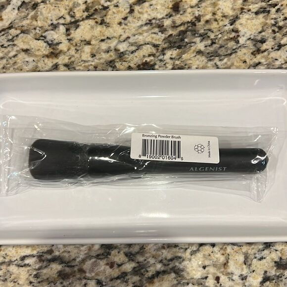 ALGENIST Bronzing Powder Brush Full size brand new in packaging - Picture 2 of 4